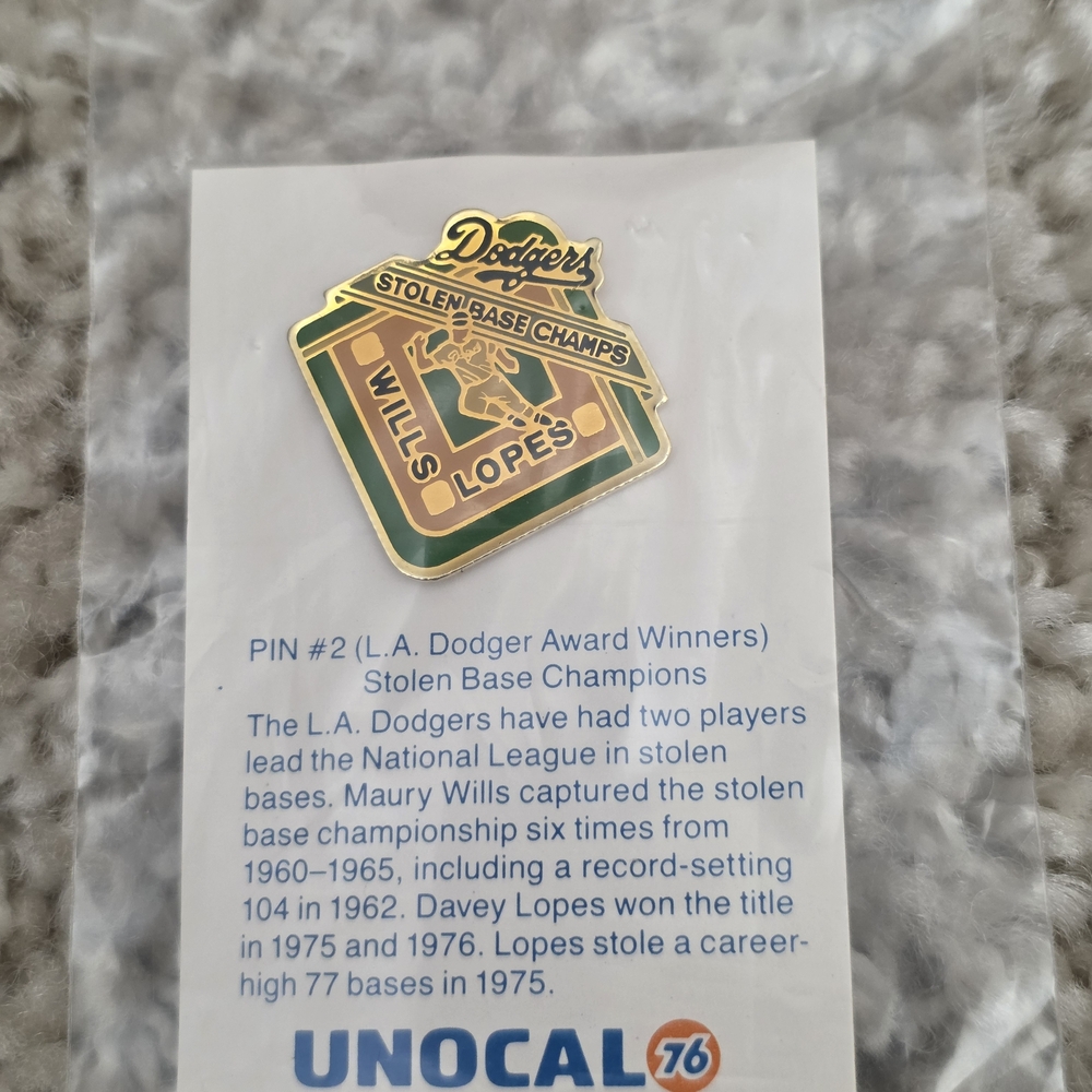 Stolen Base Champs Wills Lopes Commemorative Pin - Gold & Green